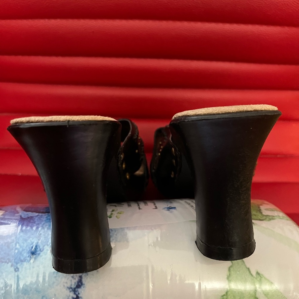 Candie's Black Sandals with Sleek Design and Comfort - Picture 5 of 5